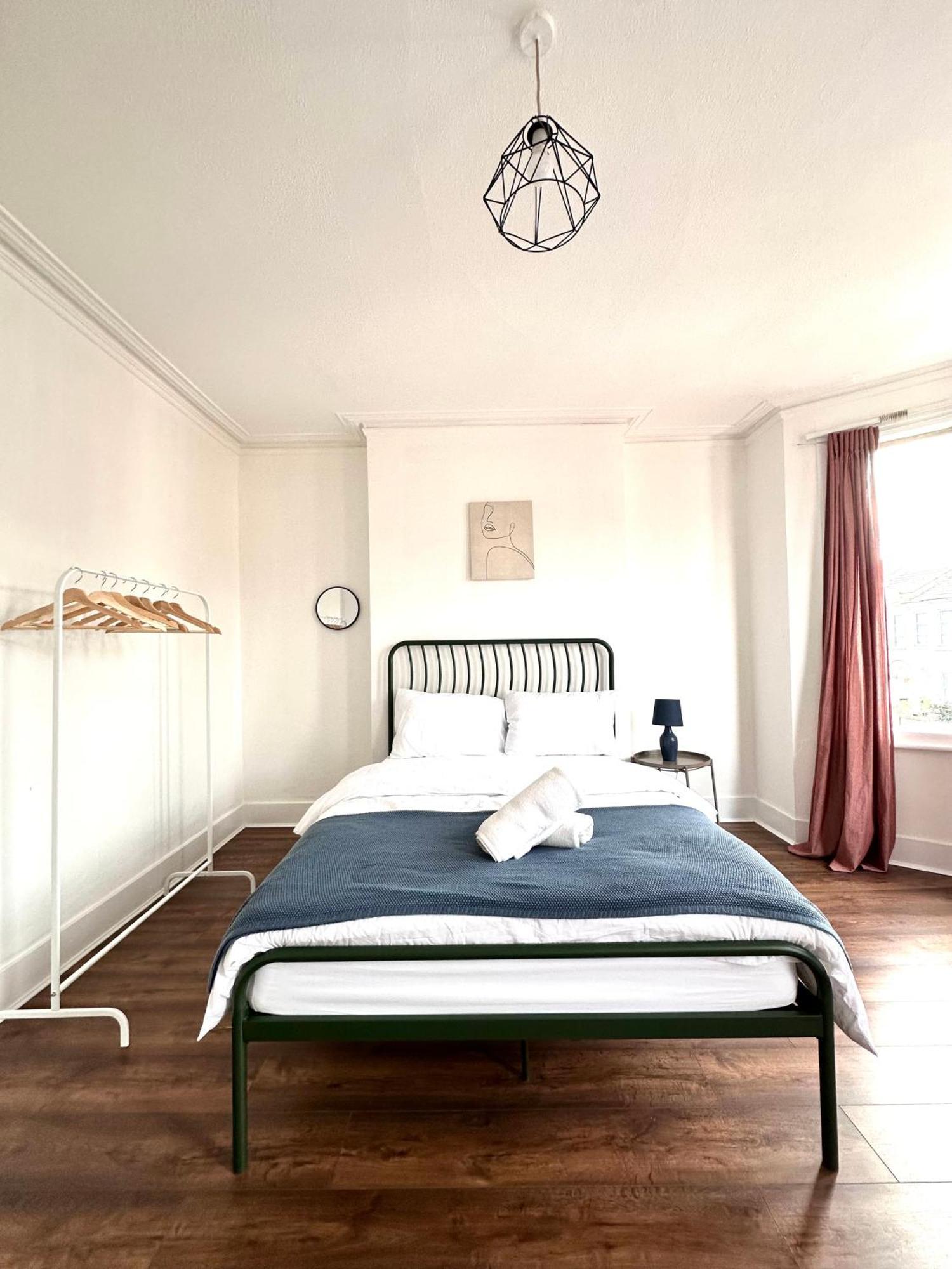 Charming, Renovated Residence In Willesden Green Лондон Екстер'єр фото